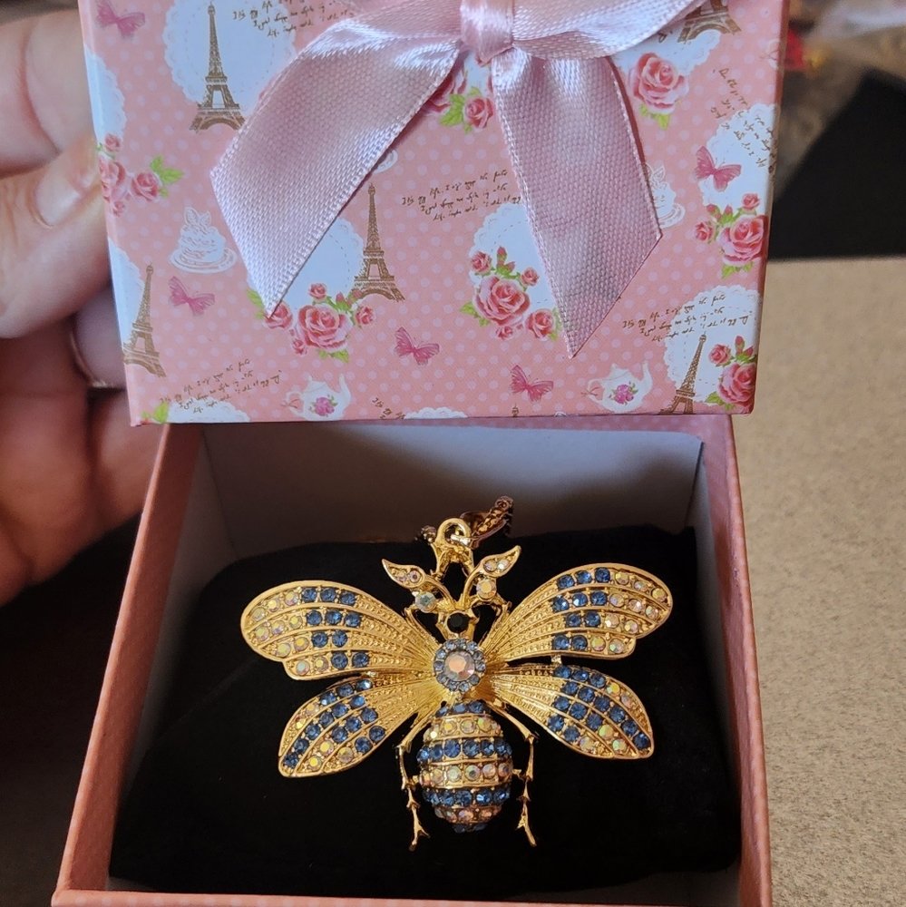 NEW BETSEY JOHNSON NECKLACE BEE